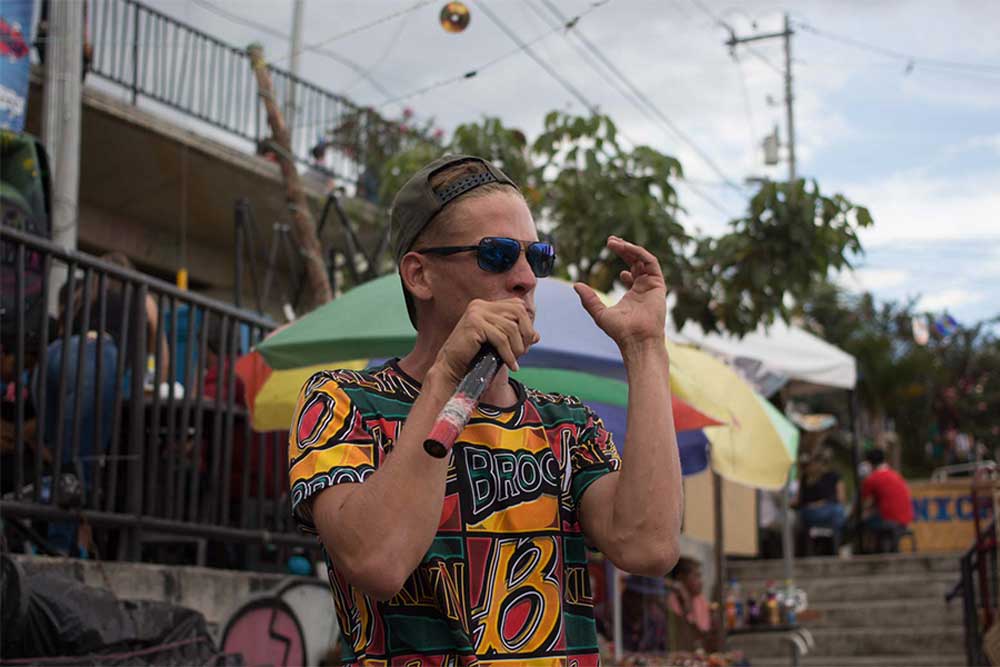 Antioqueño en una batalla de rap, música urbana en Medellin