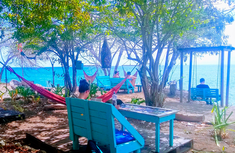 Espacios de descanso cerca a la costa en Islas del Rosario
