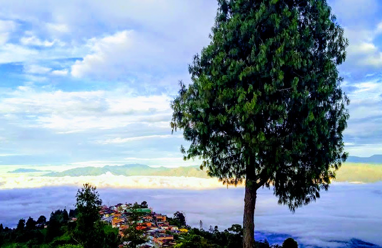 Paisaje natural antioqueño con las coloridas casas de Sopetrán en el medio