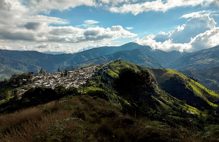 Explora el bello paisaje colombiano con la Experiencia Paraguas