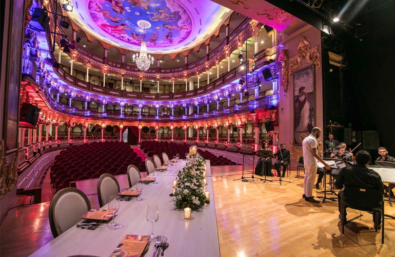 Private dinner in colonial theater.