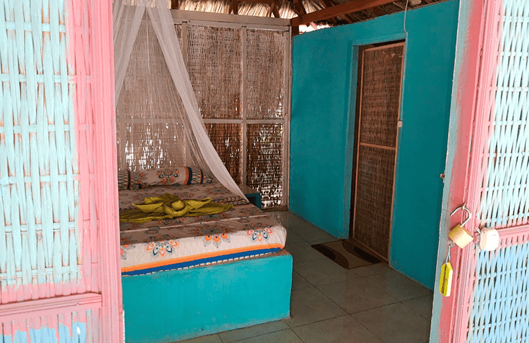 Colorida habitación en las Islas del Rosario