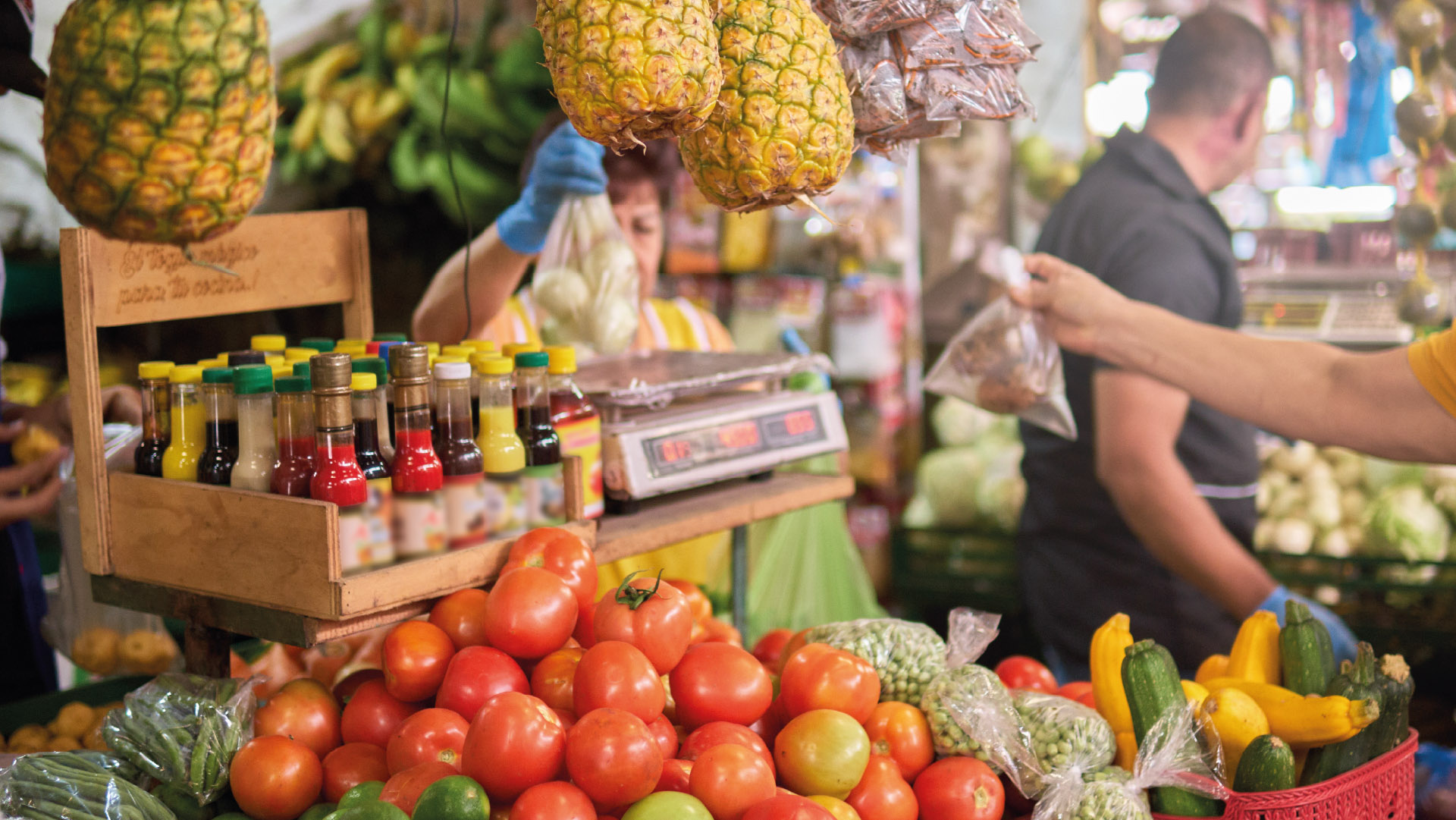 frutas en mercado en Colombia