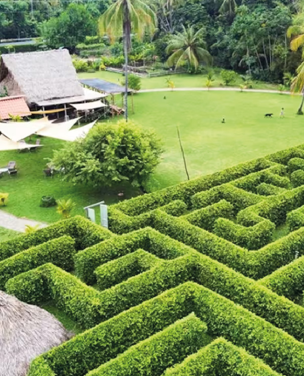 Vue aérienne du Labyrinthe Macondo, Santa Marta, Colombie.