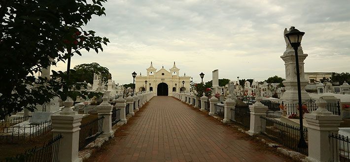 Descubre el Cementerio de Mompox en Colombia
