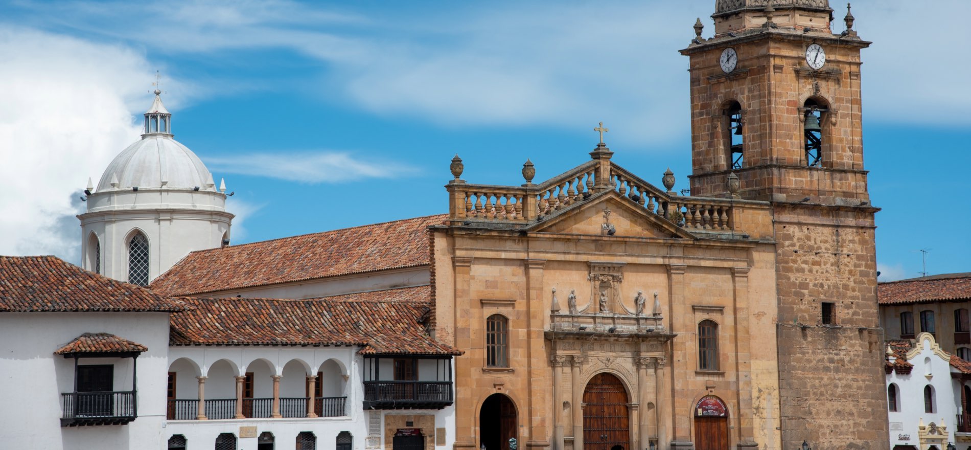 La impresionante Catedral Basílica Metropolitana de Tunja, con su grandiosa arquitectura colonial.