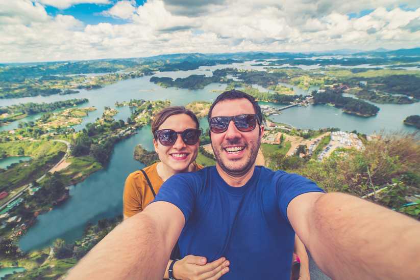 Couple traveling in Colombia