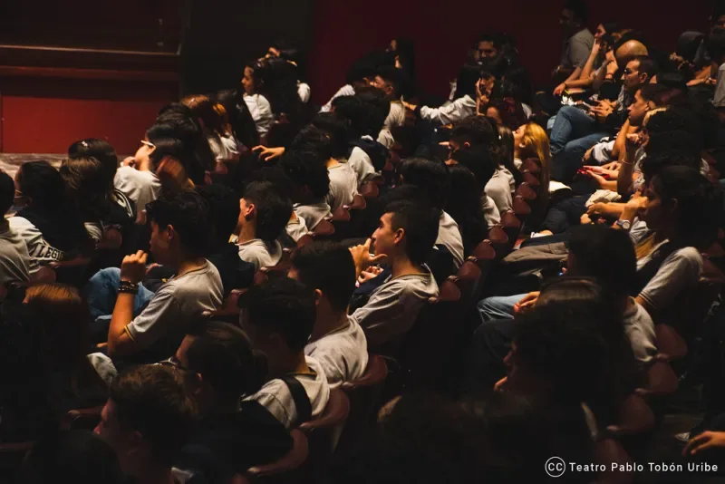 Descubra o turismo cultural em Medellín e visite o teatro Pablo Tobon Uribe