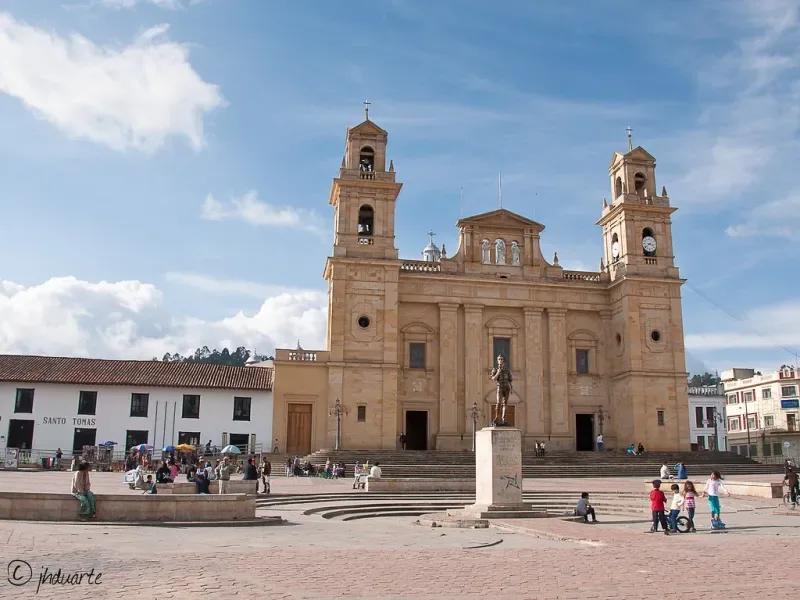 Conoce la plaza central de Chiquinquirá, Boyacá