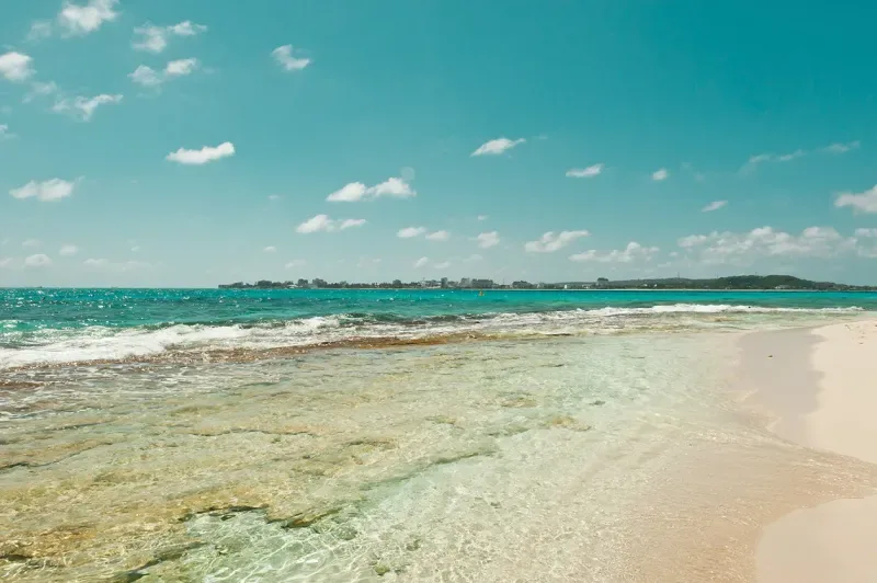Agua Cristalina en Jhony Cay San Andrés Colombia hace parte del proyecto Banderas azules en Colombia