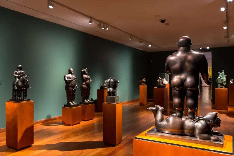 El Museo de Fernando Botero donde están exhibidas sus obras. Hace parte de la actividad de visitas guiadas por expertos