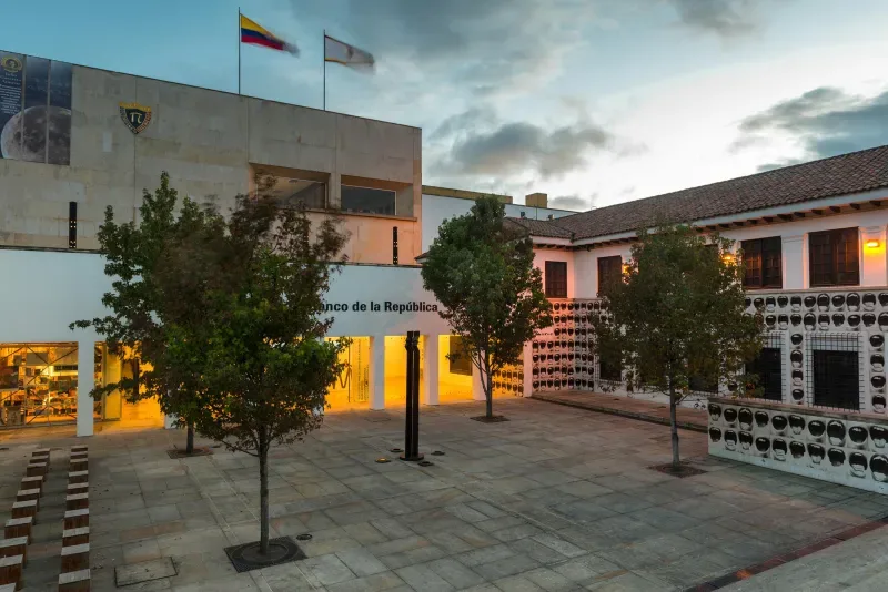 O belo Museu Botero em La Candelaria iluminado