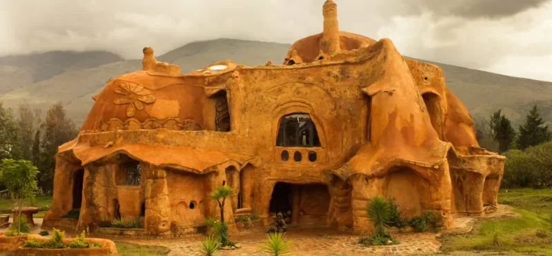Фасад Casa Terracota в Вилья-де-Лейва, Колумбия.