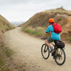 Deportistas practicando el ciclismo de montaña en Colombia