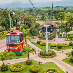 Teleférico en el Parque del Café, Quindío, Colombia.