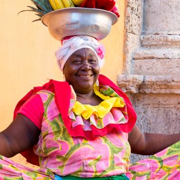 Feel the warmth of trips to Colombia with the welcoming of the Palenqueras.