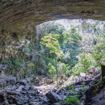 A cave in the middle of nature in Santander. Discover caving in Colombia.