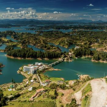 Sobrevuela Guatapé, disfruta de un tour en helicóptero.