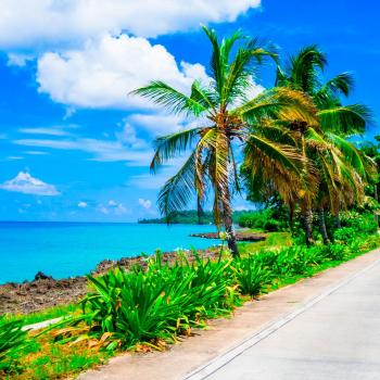 A bike rides through San Andrés island, a must-have on any bucket list 