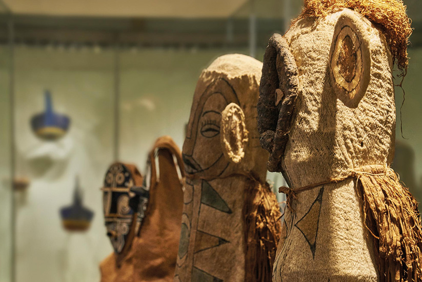 Vestuarios ceremoniales indígenas en el Museo Etnográfico del Banco de la República, Leticia. 